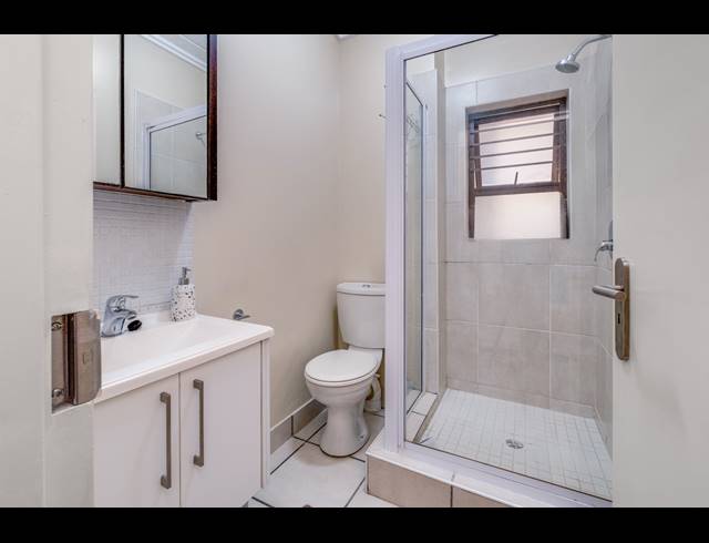 2 BEDROOM APARTMENT FOR SALE IN BRYANSTON